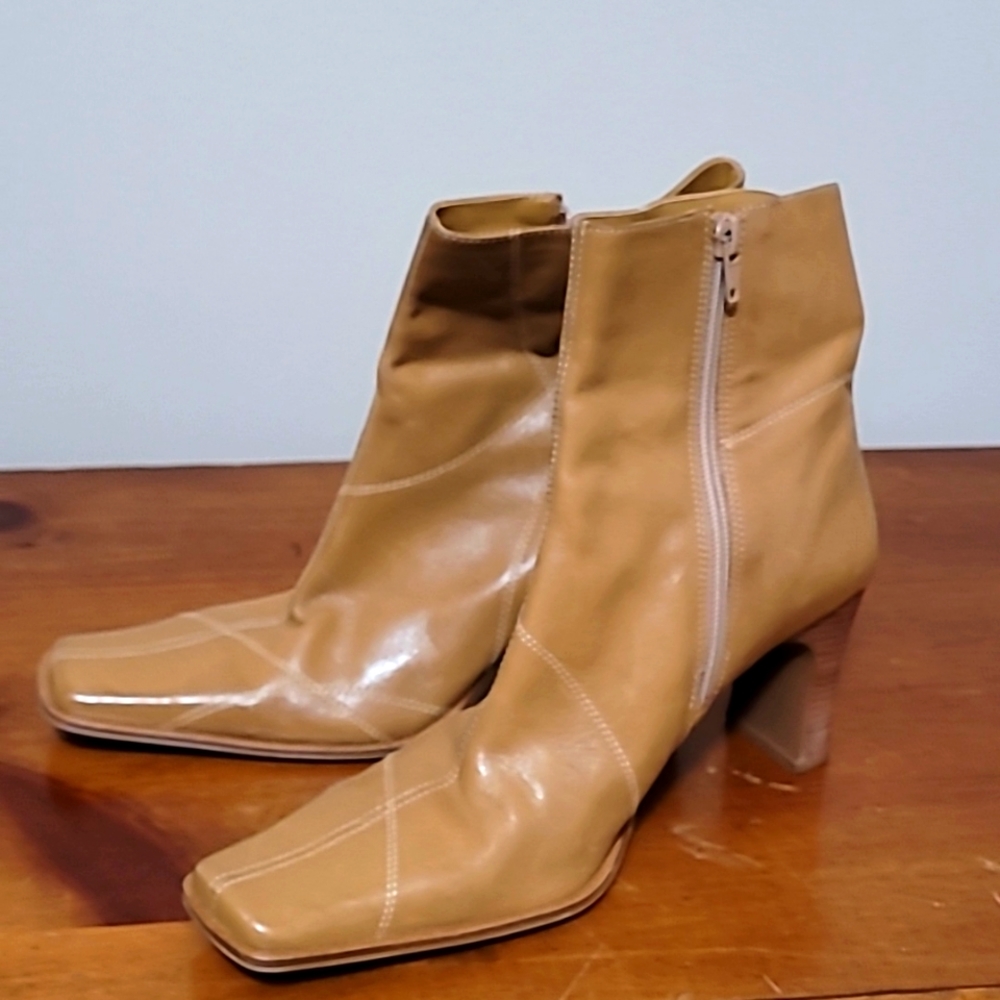 Low cut ankle boots